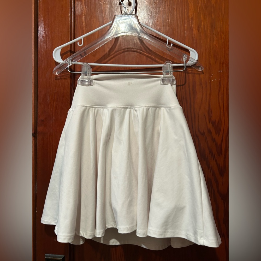 Pacsun cream colored active skirt size medium